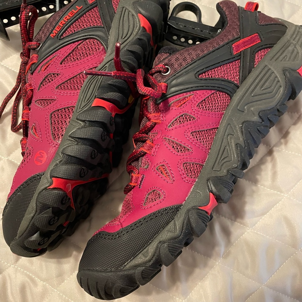 Women's Red and Black Athletic Shoes Merrill’s - Picture 5 of 6